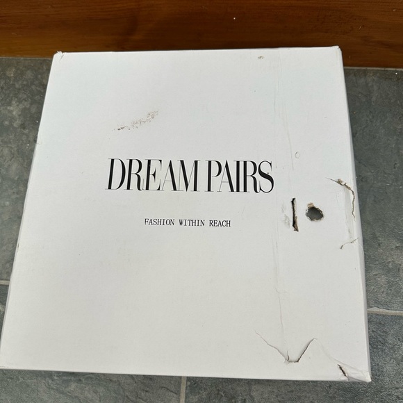 Elegant Black Quilted Knee-High Boots - Picture 2 of 3